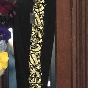 🖤🖤NWT Black Leggings with Gold floral🖤🖤